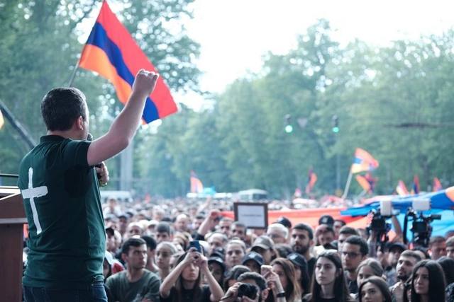 ارمنستان در آستانه طوفان سیاسی: تشدید تنش بین پاشینیان و کلیسا