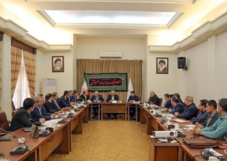 تحویل پنل‌های خورشیدی به آذربایجان‌شرقی عملیاتی نشده است/ گزارش‌ها به رئیس‌جمهور با واقعیت همخوانی ندارد