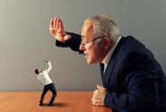 دنباله‌روهایی بی‌فکر در برابر تصمیمات مرکز