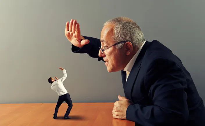 دنباله‌روهایی بی‌فکر در برابر تصمیمات مرکز