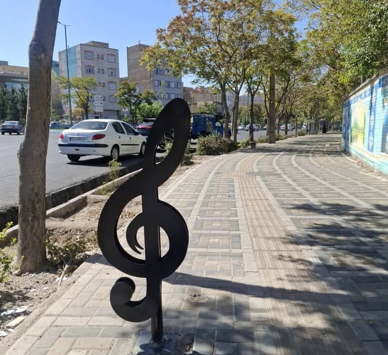 خلاقیت هنری شهرداری در راهبندها