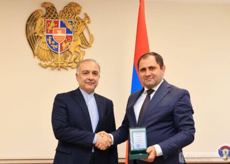 سورن پاپیکیان با سفیر ایران مهدی سبحانی دیدار کرد