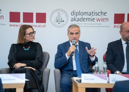 تجربه آذربایجان در جنبش عدم تعهد، نقش این کشور را به‌عنوان میانجی و مروج صلح برجسته می‌کند