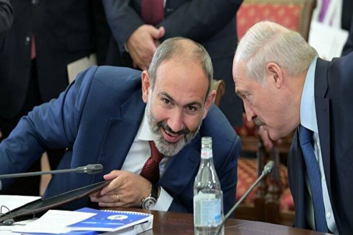 شوخی لوکاشنکو با روسای جمهور آذربایجان و ارمنستان در حاشیه نشست سران کشورهای مستقل مشترک المنافع