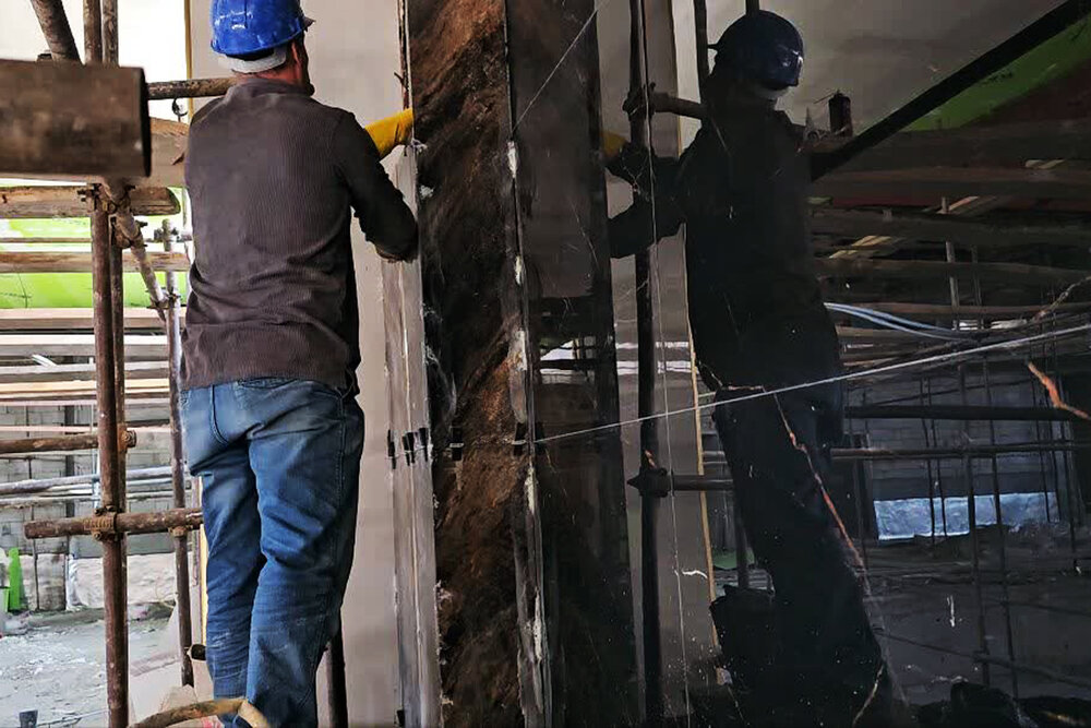 پروژه استخر ۸۵۰ میلیارد ریالی تجلائی به مرحله کاشیکاری رسید