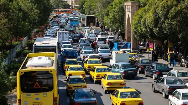 اولین و آخرین راه حل کاهش بار ترافیکی تبریز استفاده از خدمات حمل و نقل عمومی