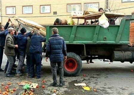 جمع‌آوری ۲۰۹ خودرو و طبق میوه فروش سد معبری از سطح منطقه ۴