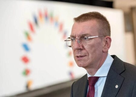 در لتونی انتشار تصاویر رئیس‌جمهور و نخست‌وزیر ممنوع شد