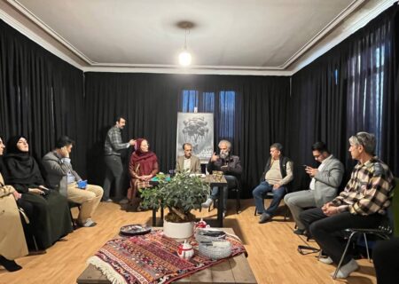 نمایش «اولولری قویلایین» به روی صحنه میرود