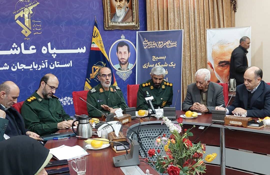 هر کس دلش برای ایران و انقلاب میتپد، بسیجی است