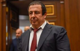 خروج رهبر یکی از احزاب مخالف ارمنستان از کشور ممنوع شد