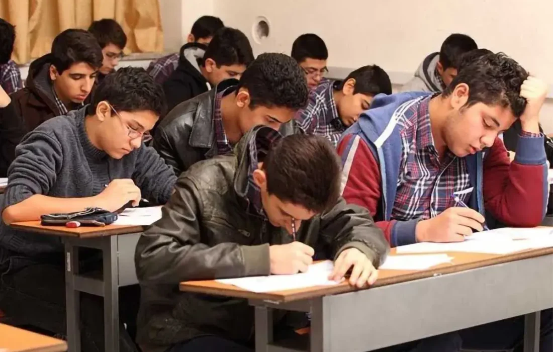 فشارهای محیطی و اجتماعی بر دانش آموزان را چگونه مدیریت کنیم؟ (+ راهکارها)