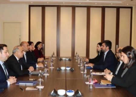 نمایندگان مجلس آذربایجان و ارمنستان باهمدیگر دیدار و گفتگو کردند