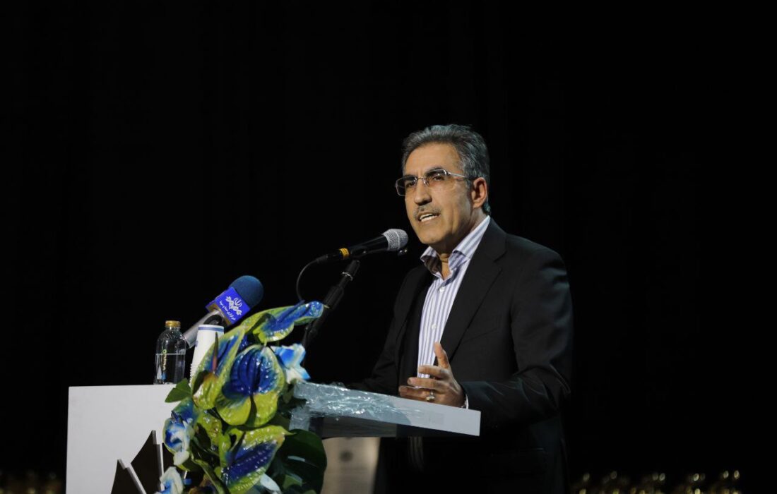 رییس کمیسیون صنایع مجلس: مسئولان به‌جای تشویق صادرکنندگان، موانع بیشتری ایجاد می‌کنند