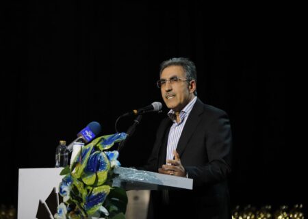 رییس کمیسیون صنایع مجلس: مسئولان بهجای تشویق صادرکنندگان، موانع بیشتری ایجاد میکنند