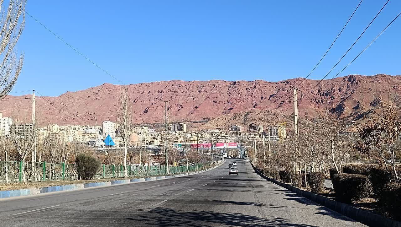 ساخت‌وساز بر روی گسل؛ تخریب حریم منظر شهر و نابودی ثروت دیرینه کوهستان سُرخاب تبریز