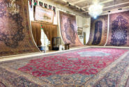 گَردگیری قالی‌های عمارت تاریخی ساعت تبریز/ احیای تالار تا عید امسال
