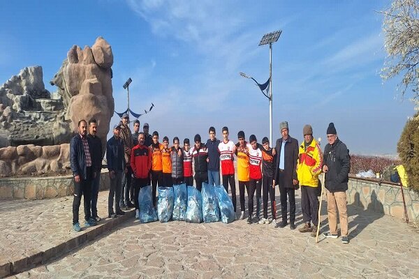 مشارکت هدفمند کودکان و نوجوانان در پاکسازی تفرجگاه ائلباغی