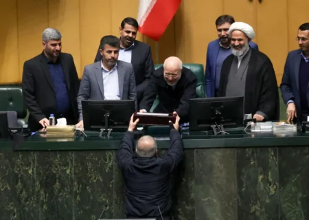 دلیل کاهش ۷۰ درصدی درآمدهای نفتی در بودجه پیشنهادی ۱۴۰۵