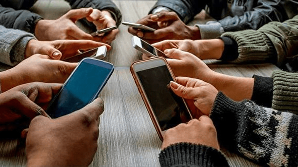 یک قاب شیشهای؛ مهمان ناخوانده و دائمی دورهمیهایمان