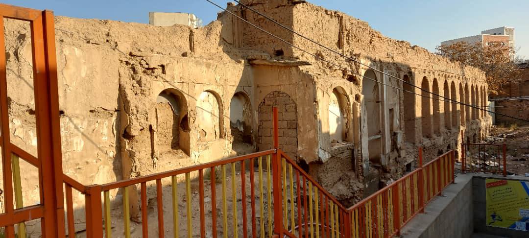 مجموعه ی تاریخی موسوم به خاقانی در 《حیدر تکیه سی》را نجات دهید