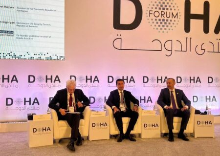 حکمت حاجیئو و آرمن گریگوریان در چارچوب مجمع دوحه دیدار کردند