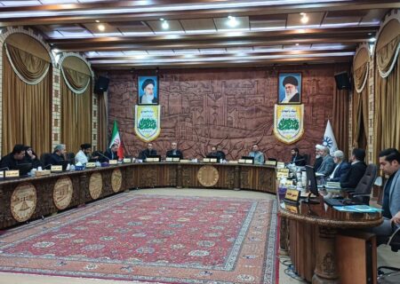 حضور نمایندگان تشکل‌های دانشجویی در صحن شورای اسلامی شهر تبریز به مناسبت روز دانشجو