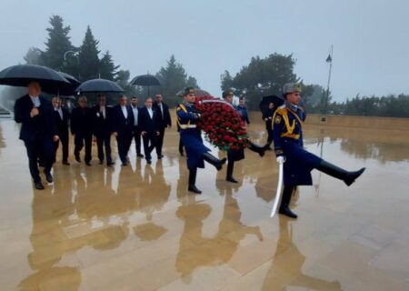 وزیر امور خارجه ایران در باکو یاد شهدا را گرامی داشت
