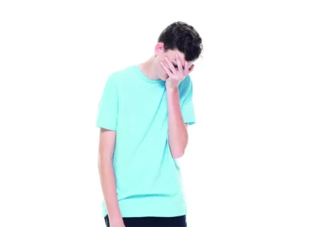 دلیل واقعی خجالت‌آور بودن والدین برای نوجوانان شما را شگفت‌زده می‌کند