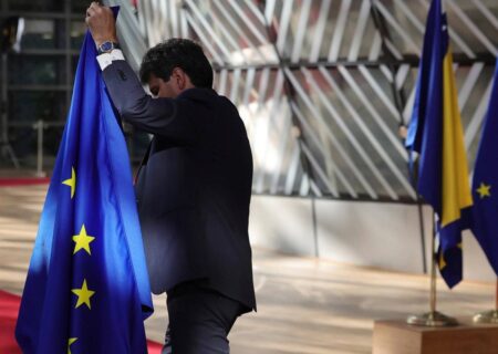 اروپا به نفع اوکراین کمک به چند کشور را متوقف می‌کند