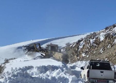 تداوم تلاش راهداران برای بازگشایی راه ارتباطی ۳۹۰ روستای آذربایجان‌شرقی