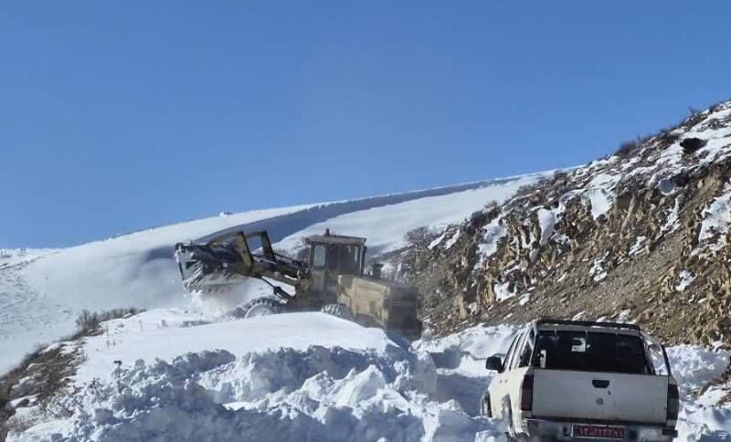 تداوم تلاش راهداران برای بازگشایی راه ارتباطی ۳۹۰ روستای آذربایجان‌شرقی