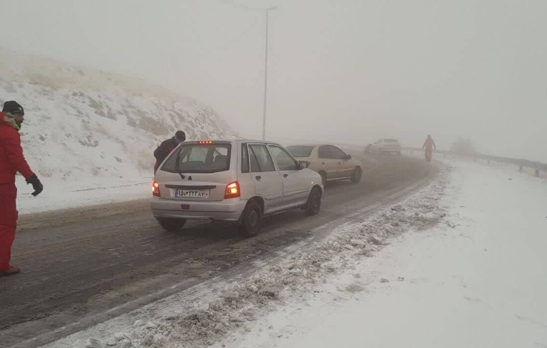 رانندگان از تردد در محورهای کوهستانی آذربایجان غربی اجتناب کنند
