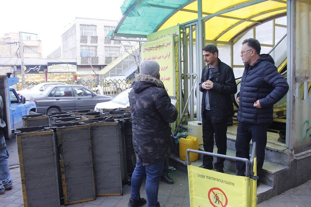 تداوم تعمیر پل عابرگذر مکانیزه مقابل کلینیک شیخ‌الرئیس