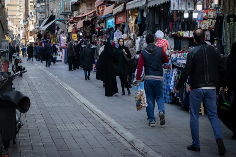 حال بازار گرفته شد / کاسبی بدون اینترنت جان نمی‌گیرد