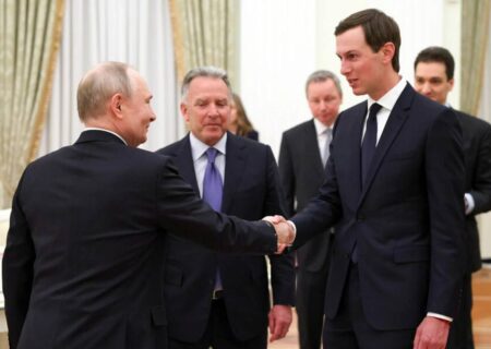 اقدام عجیب داماد ترامپ: با نخ قرمز و «حلقه هوشمند» به دیدار پوتین آمده است