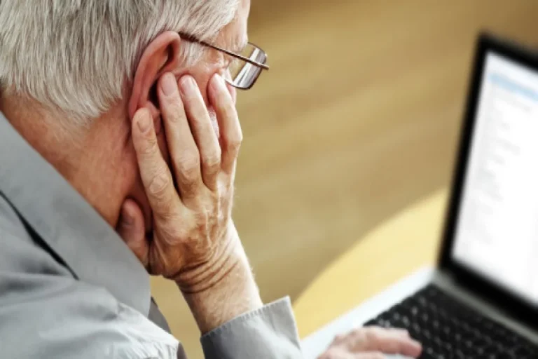 حدود ۵ میلیون بازنشسته مستمری بگیر در کشور هستند/ زنان زودتر از مردان بازنشسته می‌شوند